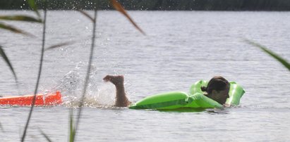 Jaruzelska opala się topless. Najmocniejsze paparazzi 2014