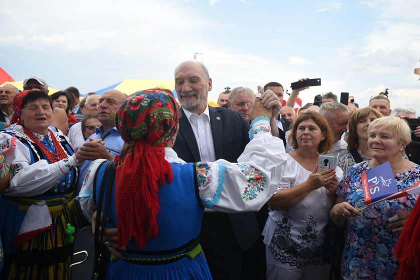 Antoni Macierewicz zatańczył na Pikniku Rodzinnym w Miedznej Murowanej