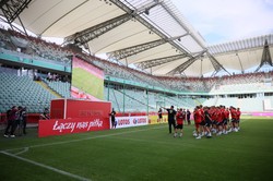 Michniewicz wprowadza nowinki technologiczne. Wielki telebim na treningu kadry