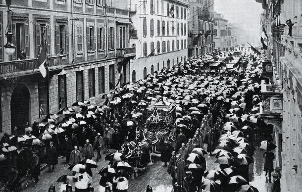 Kondukt pogrzebowy Giacomo Pucciniego przeszedł ulicami Mediolanu 3 grudnia 1924 r.