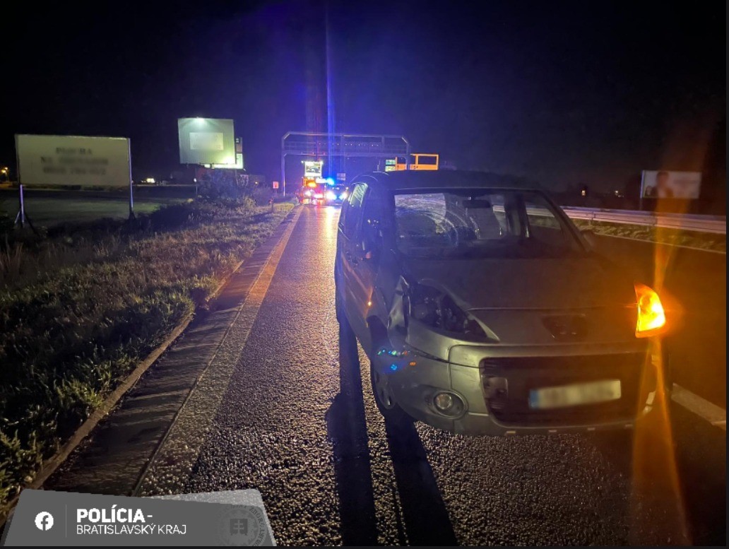 Na diaľnici D1 zomrel chodec, podľahol zraneniam po zrážke s autom.