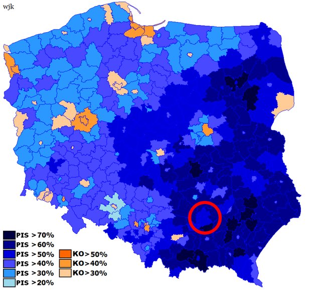 Rozkład głosów w wyborach do Sejmu w 2019 r. Na mapie zaznaczony powiat buski, w którym znajduje się Pacanów. Im ciemniejszy niebieski kolor, tym większe poparcie w tym powiecie miało PiS. 