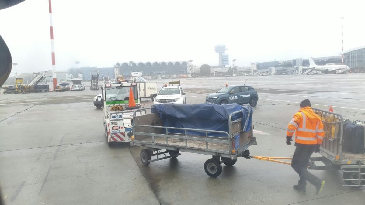 Un avion TAROM nu a putut ateriza pe Aeroportul din Iași, din cauza ceții. Aeronava s-a rotit 30 de minute în aer, apoi a fost redirecționată spre Otopeni