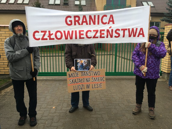 "Matki na granicę". Protest przed siedzibą Straży Granicznej