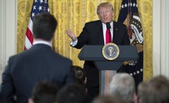 Trump idzie na wojnę z mediami. 'Włączam telewizję i widzę chaos i jeszcze raz chaos!'