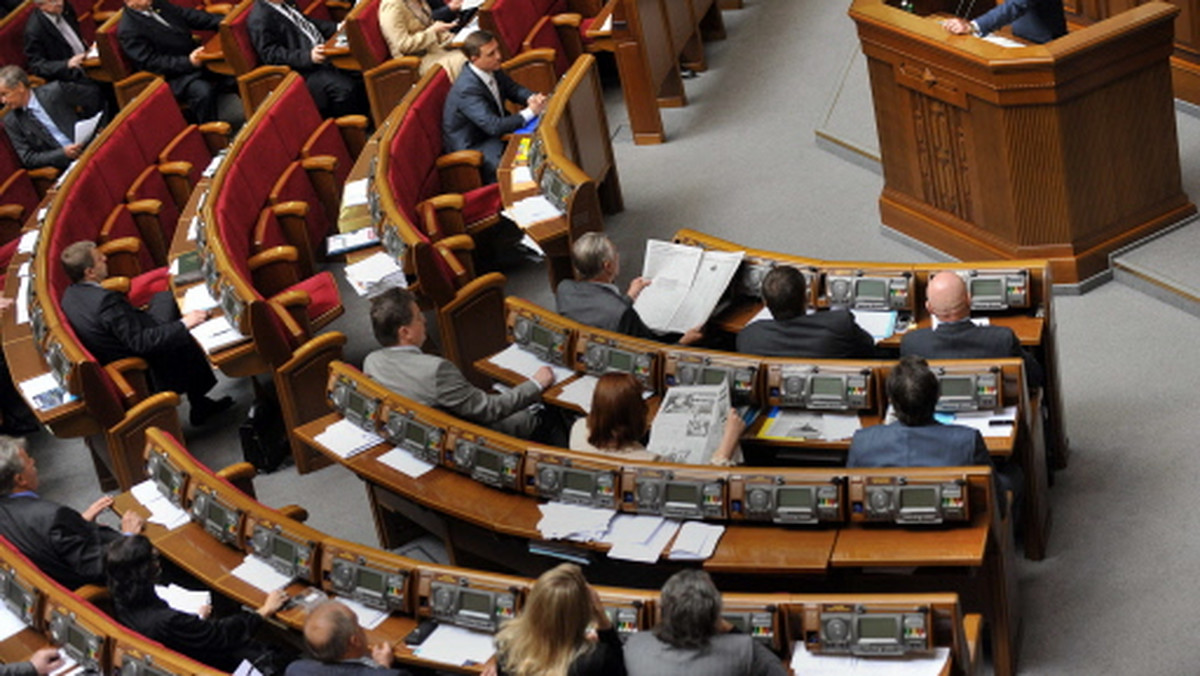 W toalecie Rady Najwyższej Ukrainy brakuje papieru toaletowego i papierowych ręczników. O tym zaalarmował gazety poseł partii Julii Tymoszenko, Władimir Bohdarenko - poinformował serwis lenta.ru.