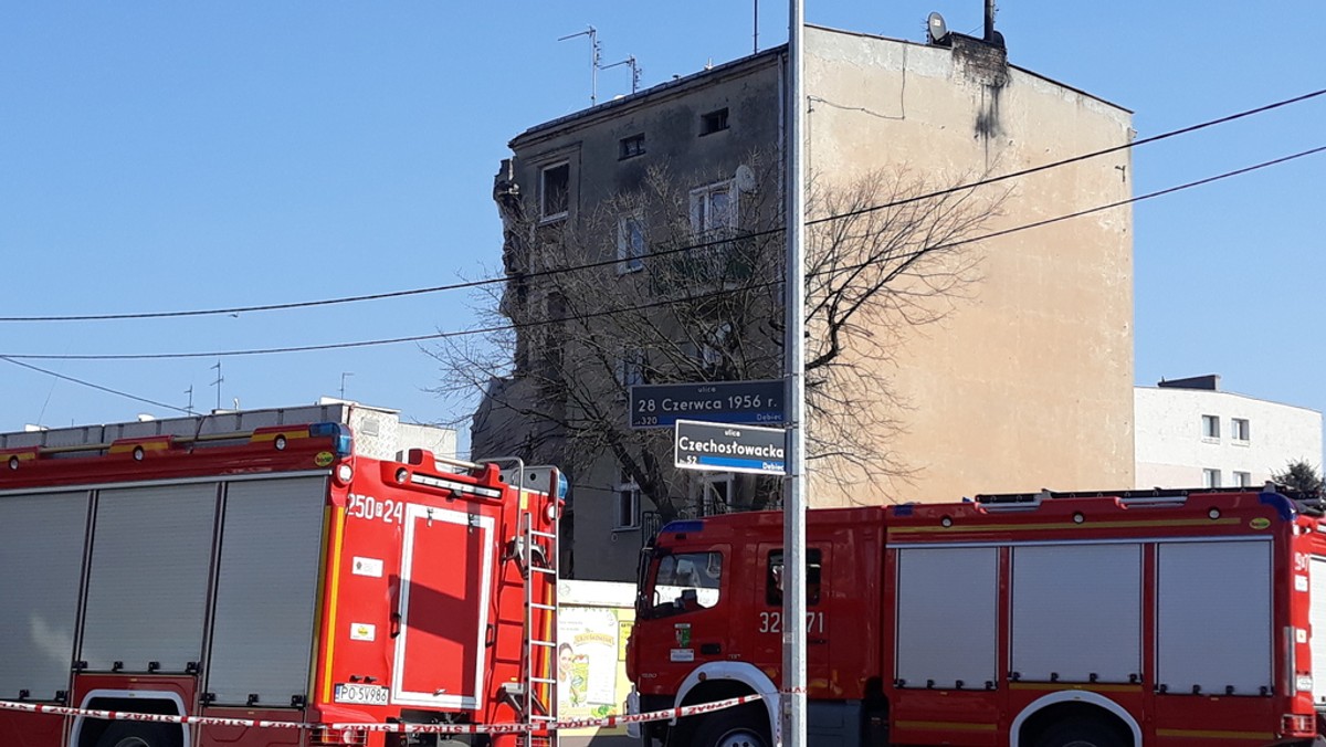 Trzy osoby nie żyją, około 20 jest rannych, w tym trzy ciężko - to najnowszt bilans wybuchu gazu, do którego doszło dzisiaj rano w budynku wielorodzinnym przy ulicy 28 Czerwca 1956 r. w Poznaniu. Na miejscu pracuje obecnie 16 zastępów straży pożarnej. Trwa przeszukiwanie gruzów zawalonej części budynku.