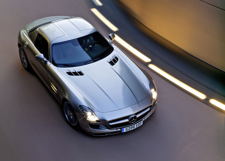 IAA Frankfurt 2009: Mercedes-Benz SLS AMG doda ci skrzydeł (fotogaleria)