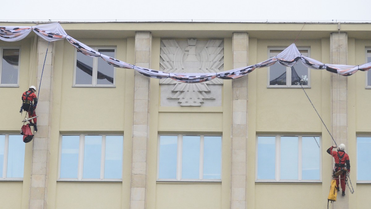 Akcja Greenpeace na budynku Ministerstwa Środowiska