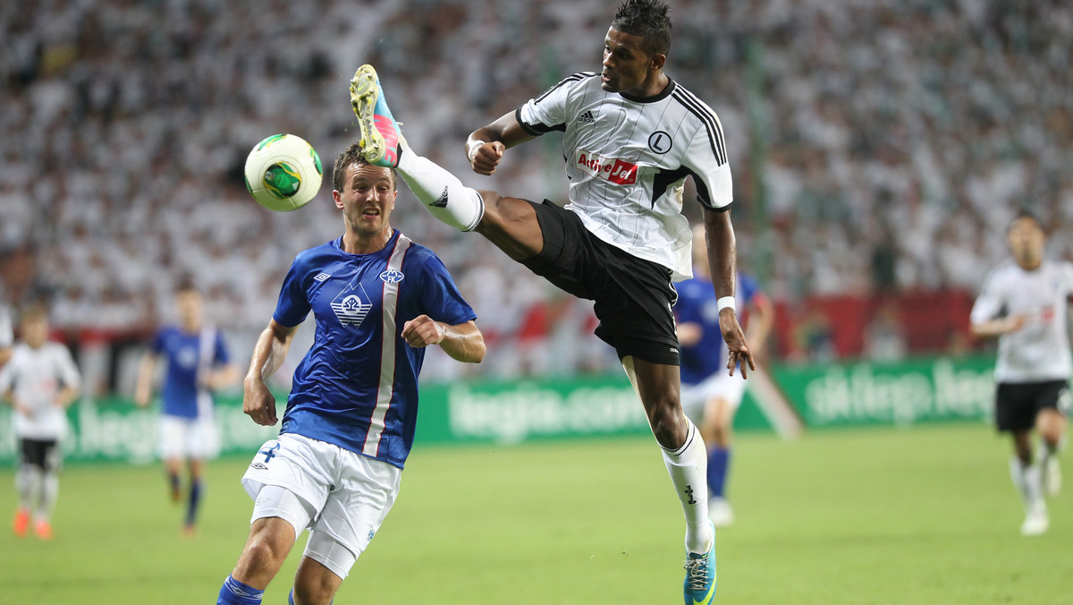 Legia Warszawa zremisowała bezbramkowo z Molde FK w drugim meczu III rundy eliminacji Ligi Mistrzów. Mistrzowie Polski, dzięki bramce strzelonej przed tygodniem na wyjeździe (1:1), awansowali do decydującej fazy eliminacji najbardziej elitarnych rozgrywek. Losowanie par IV rundy w piątek.