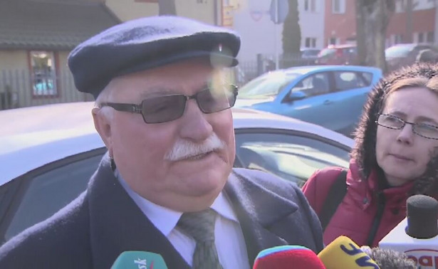 Lech Wałęsa: Jak patrzę na te papierki, to nieźle to zrobili