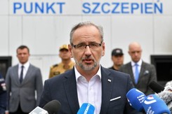 Niedzielski: Przychylamy się do obowiązkowego szczepienia medyków przeciwko COVID-19