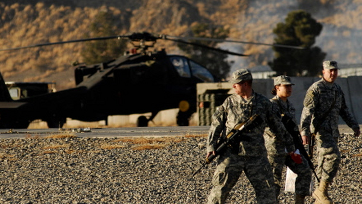 Pięciu żołnierzy NATO zginęło w Afganistanie - informuje serwis CNN.