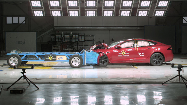 Tesla Model S w teście Euro NCAP