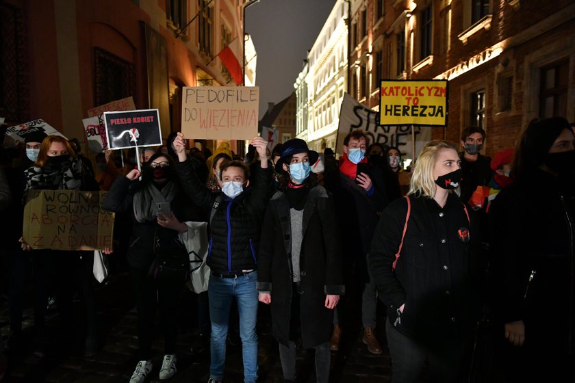 Protest przed krakowską kurią po filmie "Don Stanislao"