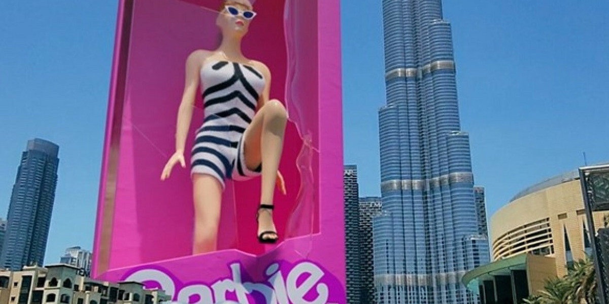 Barbie wielkości Godzilli w Dubaju. Animacja w rzeczywistości rozszerzonej jest dziełem kreatywnej agencji mediów społecznościowych