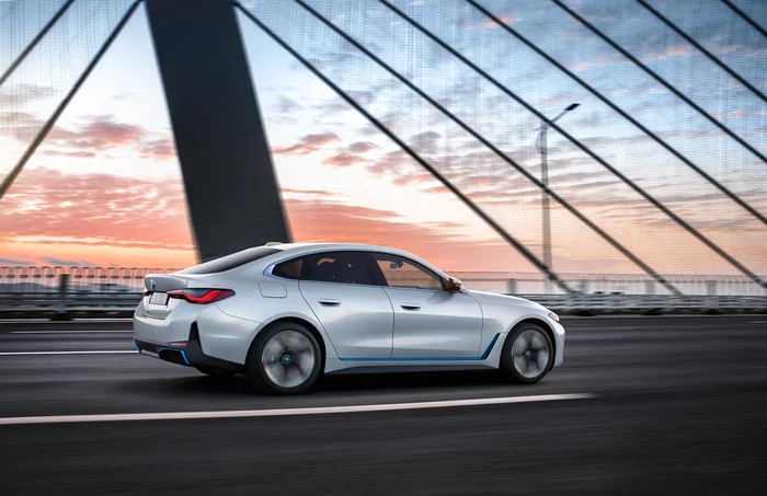 BMW i4 1 generacja 2021 rok