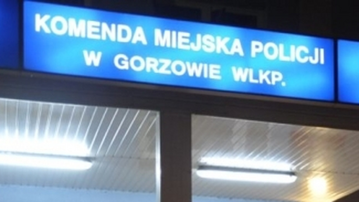 Gorzowscy policjanci zatrzymali 28-letniego mężczyznę, który groził nożem obywatelowi Nigerii. Zdarzenie miało miejsce w czwartek na jednej z ulic miasta, w pobliżu galerii Askana.