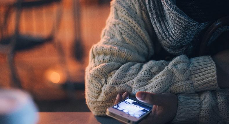 Mesdames, voici pourquoi un homme qui ne vous envoie pas de textos ne mérite pas votre temps.