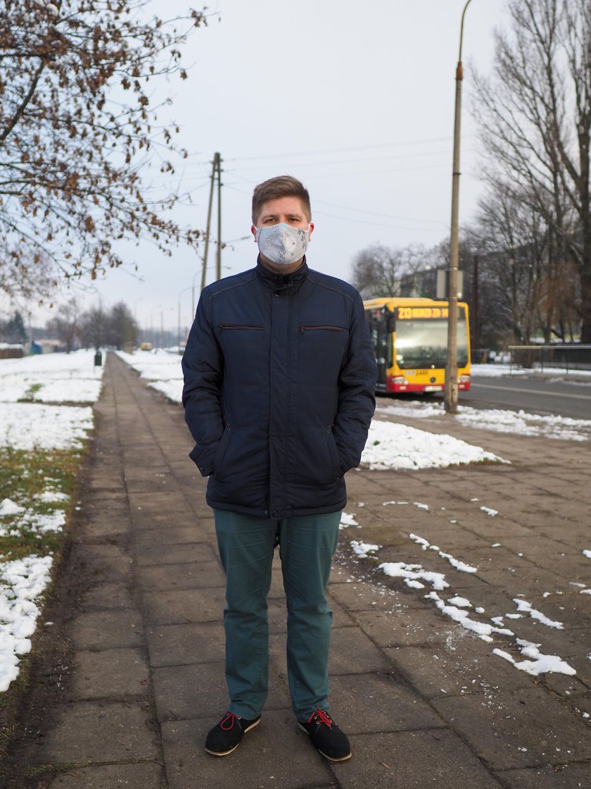 Jarosław Ogrodowski z Łodzi ocenia tę zmianą jako "skandaliczną".