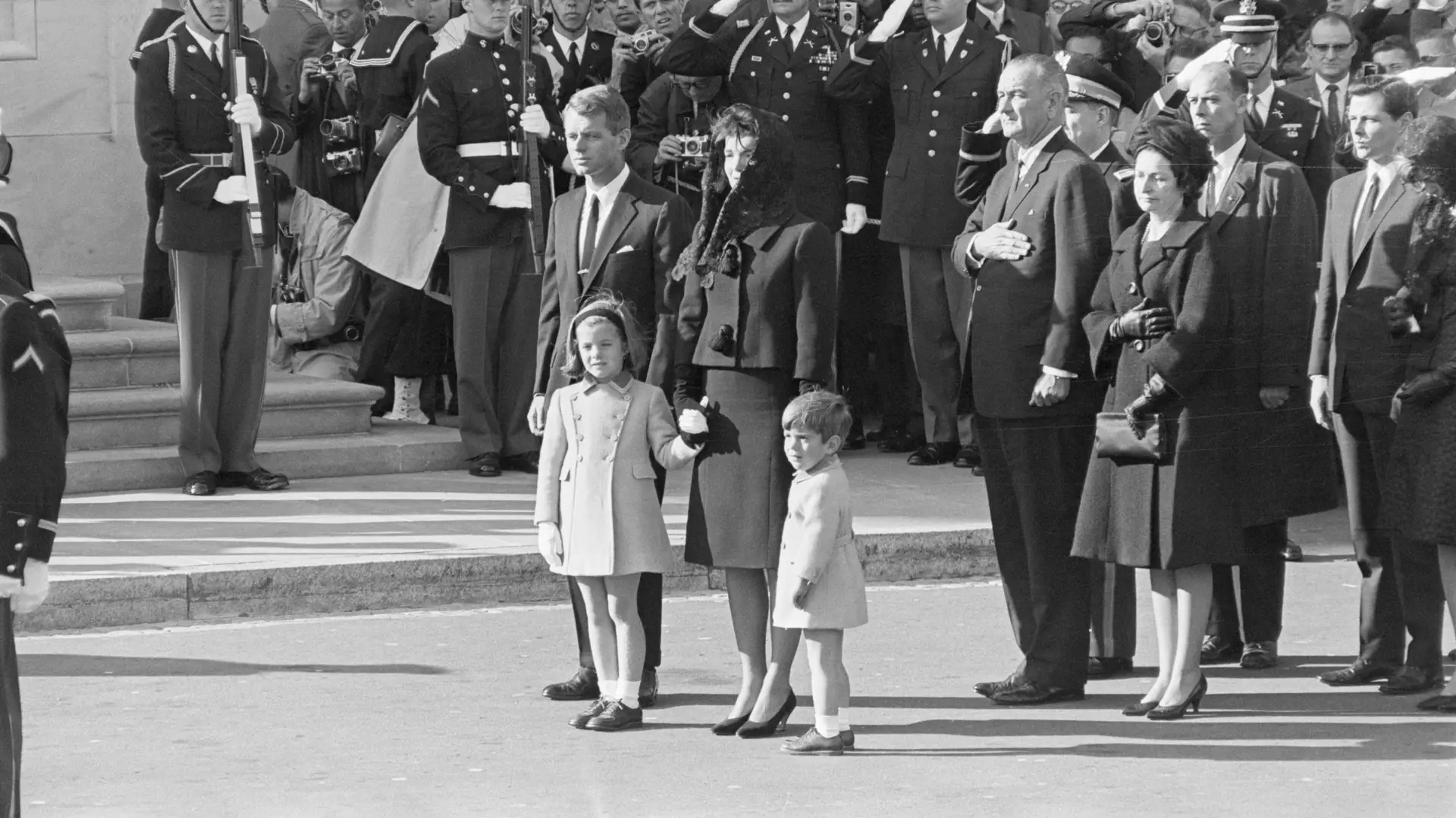 Jackie Kennedy zachodziła w ciążę pięć razy. Gdyby nie dzieci, prawdopodobnie odebrałaby sobie życie