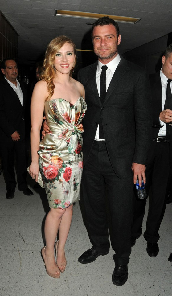 Scarlett Johansson i Liev Schreiber na gali Drama Desk w Nowym Jorku