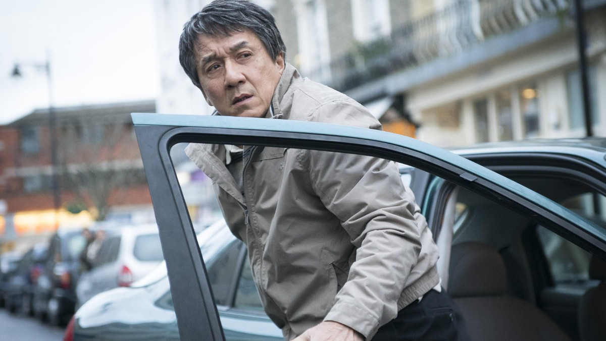 Jackie Chan skończy wkrótce 64 lata, ale swoim wigorem może zawstydzić niejednego młodzieńca z Hollywood. W sieci pojawił się właśnie pierwszy zwiastun filmu "The Foreigner", w którym Chan będzie starał się pomścić śmierć córki.