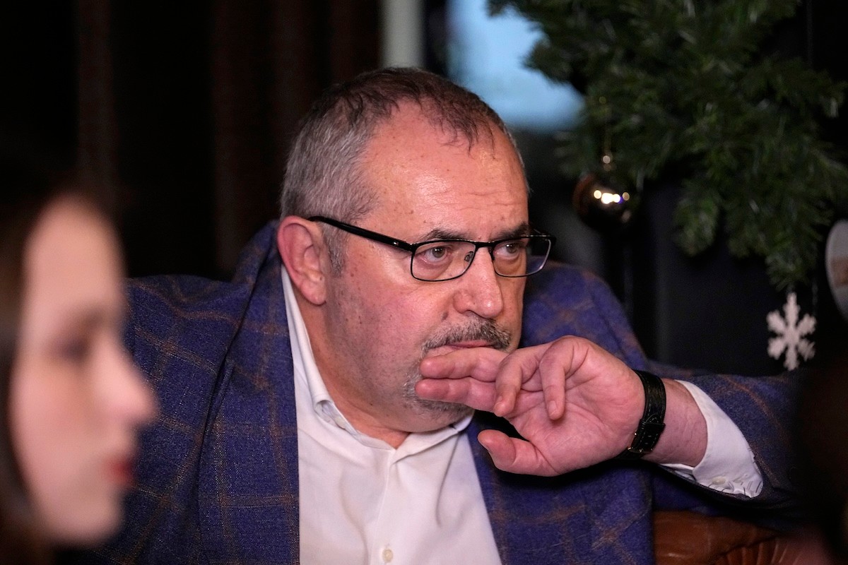 Boris Nadeždin, dlhoročný kritik Kremľa, ktorý zbiera podpisy na kandidatúru v marcových prezidentských voľbách.