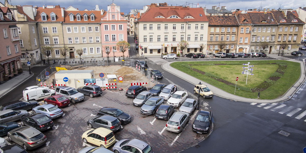 Archeolodzy wrócili na Plac Kolegiacki