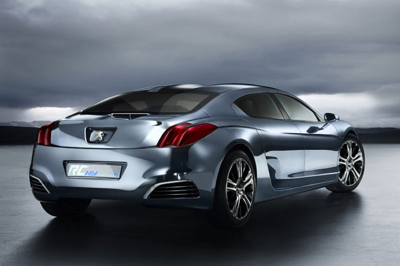 Paryż na żywo: Peugeot RC HYmotion4 – zapowiedź hybrydowego 4-drzwiowego coupe