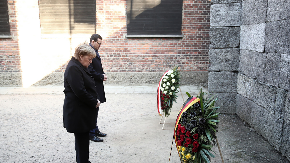 Niemiecka prasa relacjonująca wizytę kanclerz Angeli Merkel w byłym niemieckim obozie zagłady Auschwitz podkreśla wyjątkowe znaczenie tego wydarzenia. Zwraca też uwagę na odradzający się - również w RFN - antysemityzm i konieczność walki z nim.