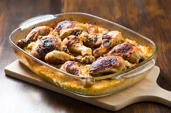 Pyszny obiad na wtorek. Podajemy przepis, Ty gotujesz. Kurze udka pieczone na kapuście