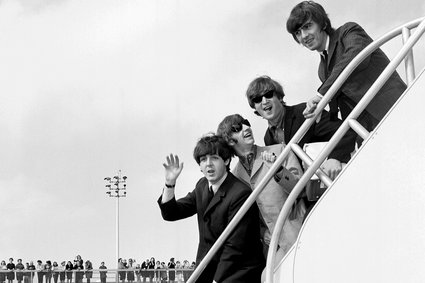 Beatlesi wydali nową piosenkę z głosem Johna Lennona. Dzięki sztucznej inteligencji