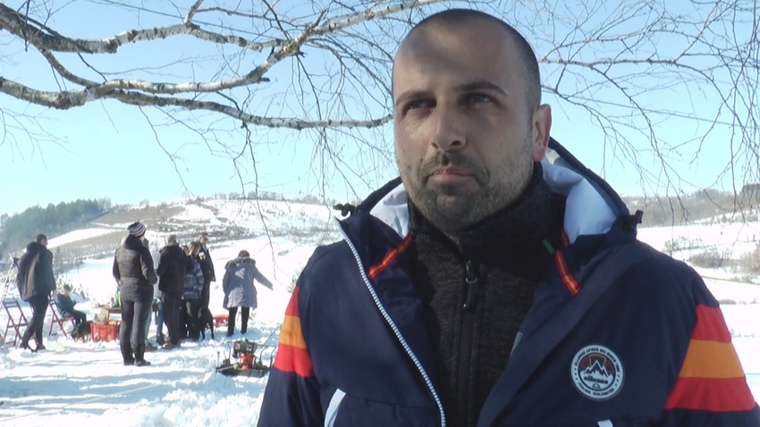 Dragiša i Radoš sami napravili skijalište, fantastična ideja braće iz Čačka: Sami kupili i montirali mobilnu žičaru na prelepom Kablaru, tu sada u snegu uživaju skijaši od 7 do 77 godina