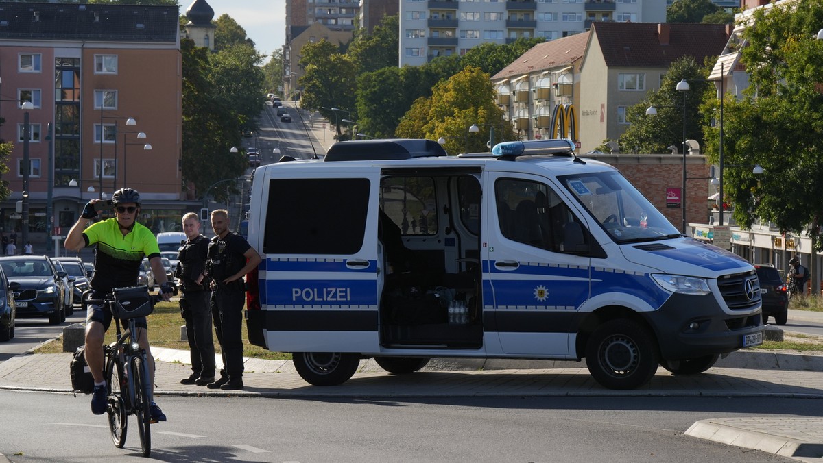 Polsko-niemieckie przejście graniczne Słubice - Frankfurt nad Odrą. Niemiecka policja kontroluje wjeżdżających do Niemiec.