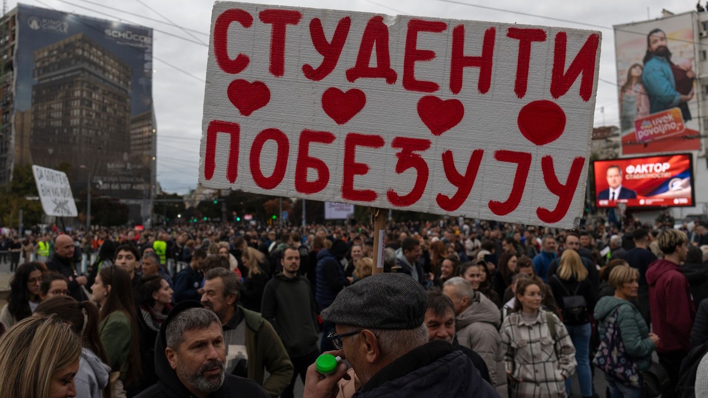 Alegeri cruciale în Serbia: studenții îl pot înlătura de la putere pe Aleksandar Vucic după 12 ani. Mizele interne și externe