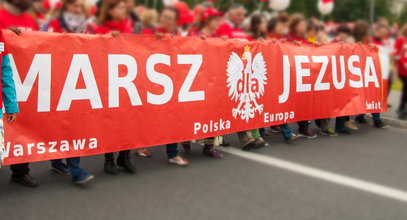 Zdjęcie nagiej dziewczynki w zaproszeniu na Marsz dla Jezusa. Mroczna przeszłość zatrzymanego mężczyzny