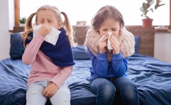 Fala zachorowań wśród dzieci. Ekspert zwraca uwagę na niepokojące zjawiska