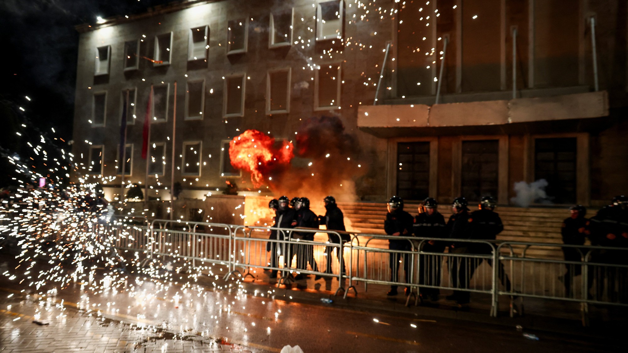 Protivládne protesty v Albánsku vyvolané vyšetrovaním korupcie