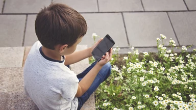 "Smartfon zabiera cenny czas przeznaczony na rozwój dziecka"