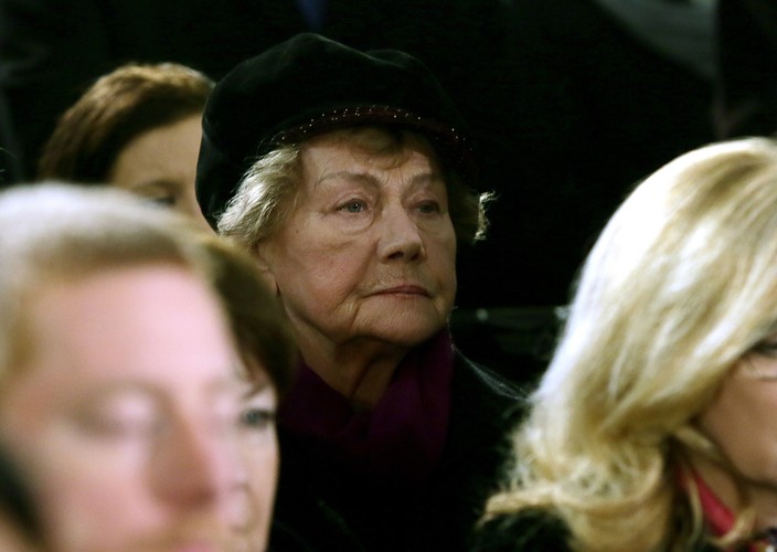 Aktorka Teresa Lipowska (C) podczas uroczystości pogrzebowych Witolda Pyrkosza