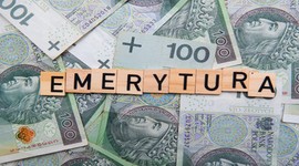 Trzynasta emerytura 2026: nowe wyliczenia. Tyle seniorzy dostaną "na rękę"