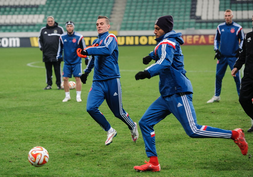 Legia- Ajax przy pustych trybunach. Milik zniesmaczony