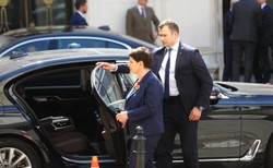 "Fakt": Wicepremier Szydło przewozi mamę kilkaset kilometrów na badania. Korzysta z kolumny SOP