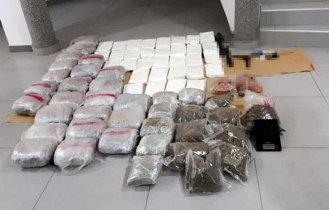 Traffickers arrested during the delivery of a large quantity of drugs