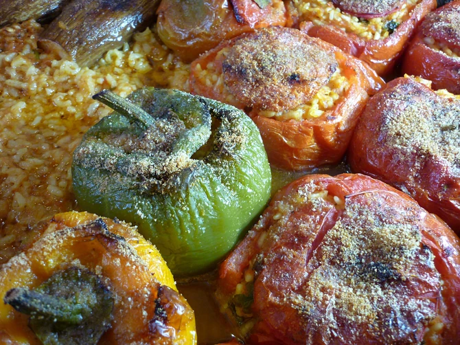 Punjene paprike na grčki način najbolje se slažu sa feta sirom