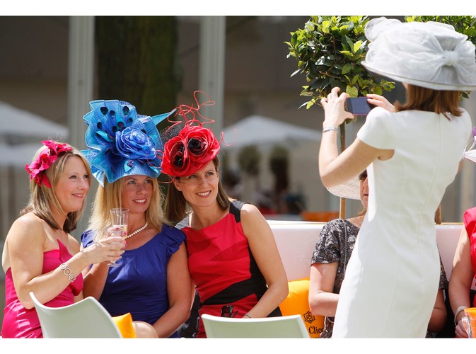 Goście pierwszego dnia wyścigów konnych w Ascot