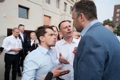 Rachoń z TVP zakłócił konferencję Tuska. Doszło do przepychanek z Kołodziejczakiem