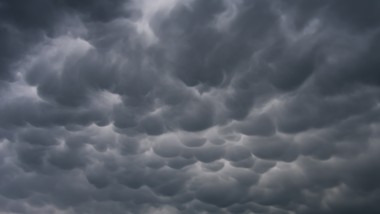 szaro i ponuro. meteorolodzy nie mają dobrych wieści [prognoza pogody]