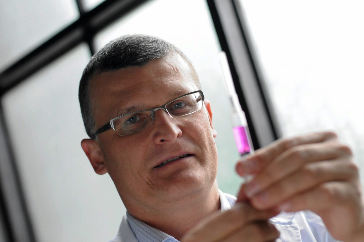 dr Paweł Grzesiowski